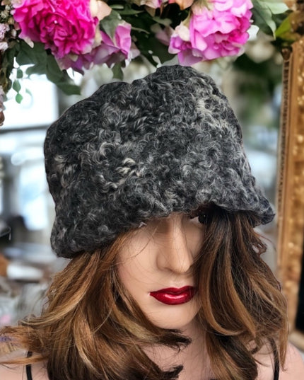 VinTage silver Persian curly lamb fur hat medium Stunning