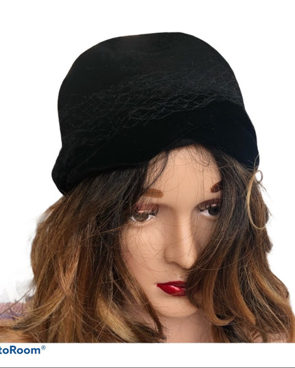 Vintage 1940s black Fancy felt hat sz med