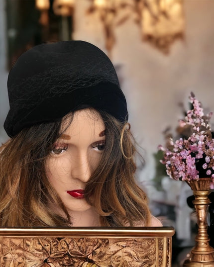 Vintage 1940s black Fancy felt hat sz med
