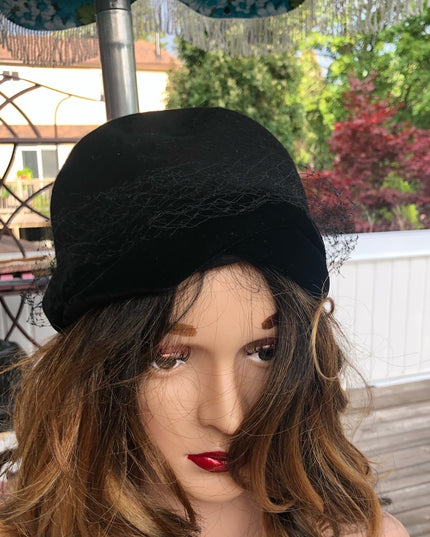 Vintage 1940s black Fancy felt hat sz med
