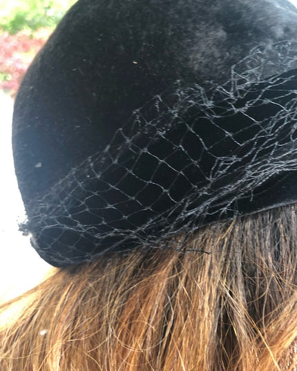 Vintage 1940s black Fancy felt hat sz med