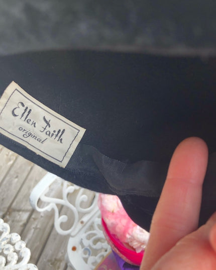 Vintage 1940s black Fancy felt hat sz med