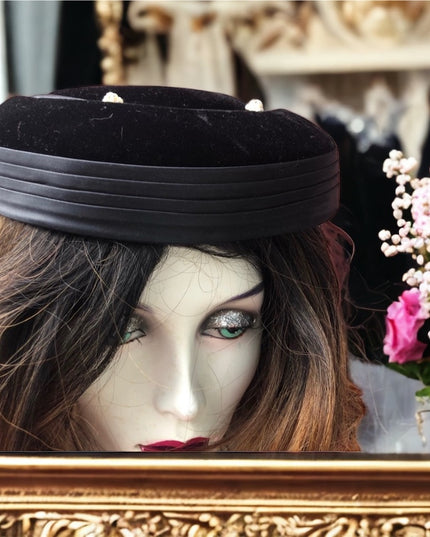 Vintage black Fancy velvet 1960s facinator hat