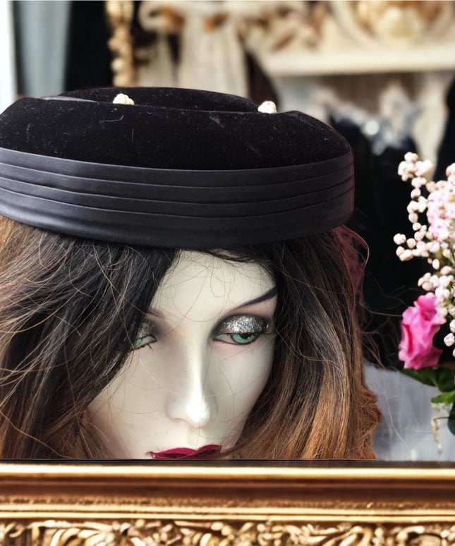Vintage black Fancy velvet 1960s facinator hat