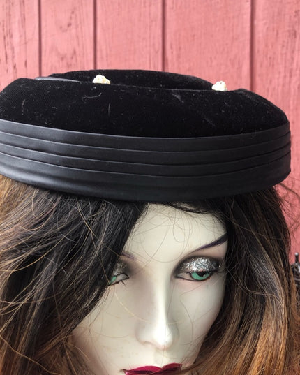 Vintage black Fancy velvet 1960s facinator hat