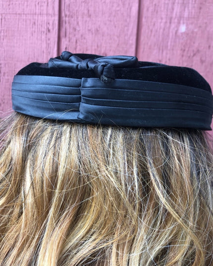 Vintage black Fancy velvet 1960s facinator hat