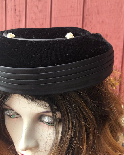 Vintage black Fancy velvet 1960s facinator hat