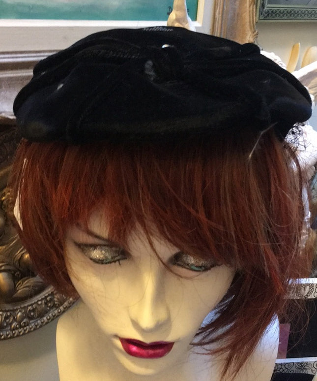 Vintage 1940s Black Velvet Facinator Hat OS