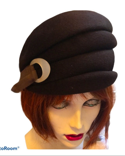 Vintage Brown Felt hat 1940s Cloche Stunning