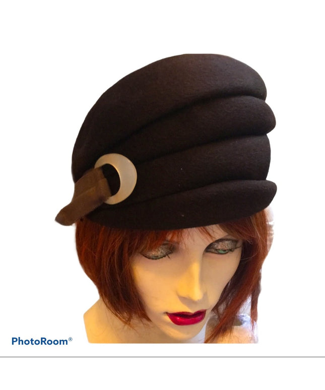 Vintage Brown Felt hat 1940s Cloche Stunning
