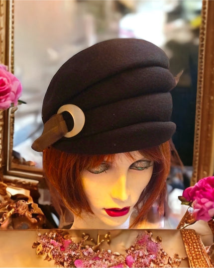 Vintage Brown Felt hat 1940s Cloche Stunning