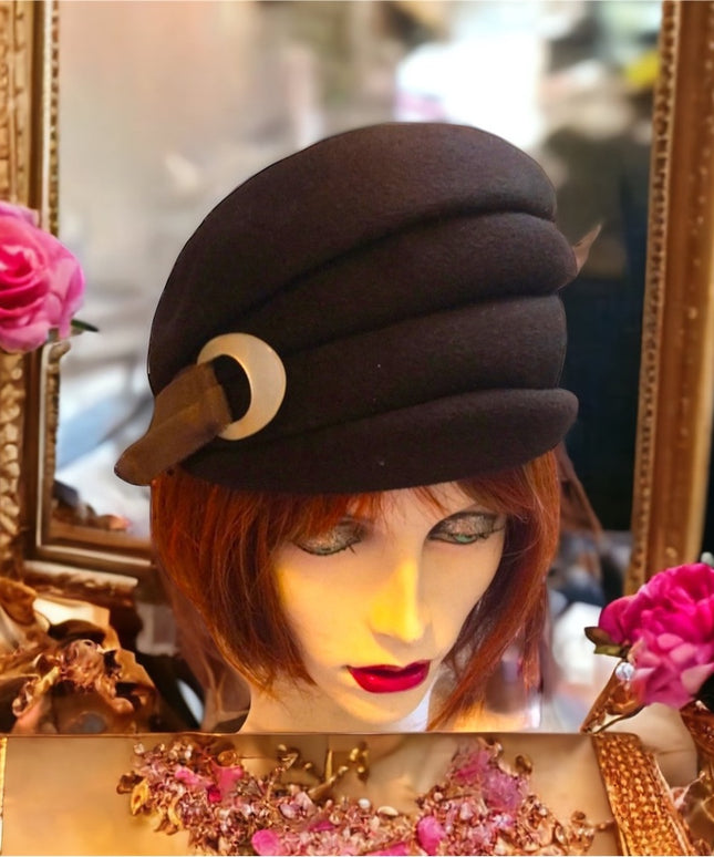 Vintage Brown Felt hat 1940s Cloche Stunning