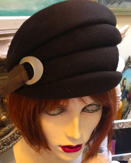 Vintage Brown Felt hat 1940s Cloche Stunning