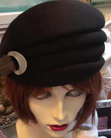 Vintage Brown Felt hat 1940s Cloche Stunning