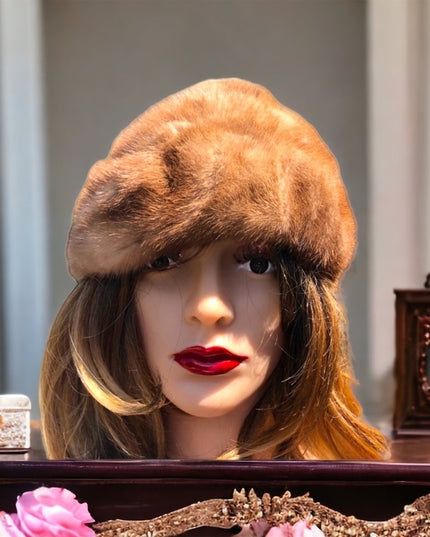 Vintage 1970s Simpsons Blond Mink fur hat 20”