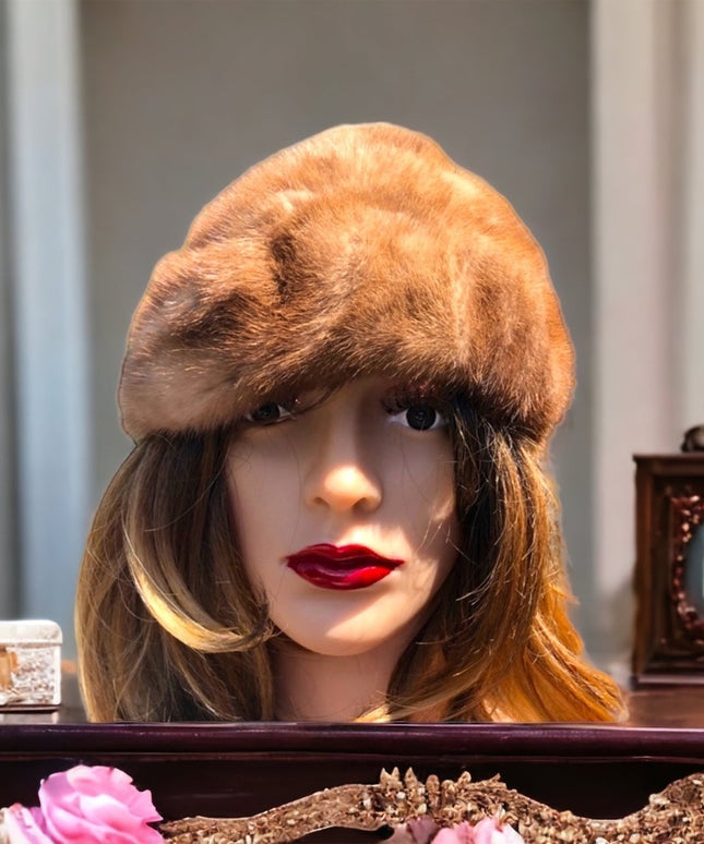 Vintage 1970s Simpsons Blond Mink fur hat 20”