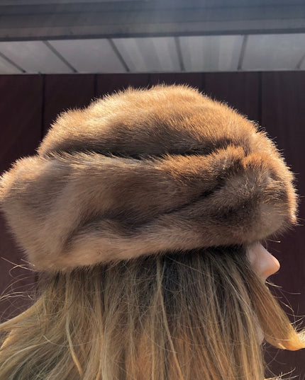 Vintage 1970s Simpsons Blond Mink fur hat 20”