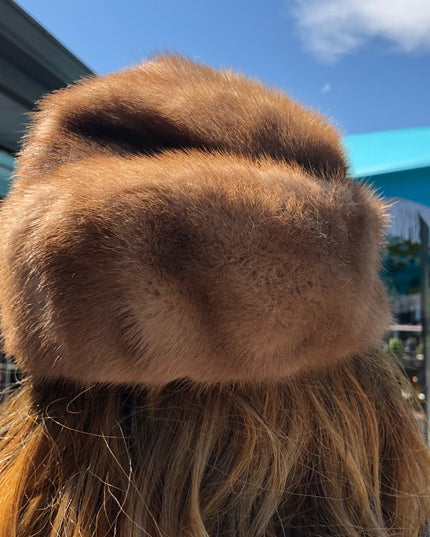 Vintage 1970s Simpsons Blond Mink fur hat 20”