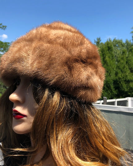 Vintage 1970s Simpsons Blond Mink fur hat 20”