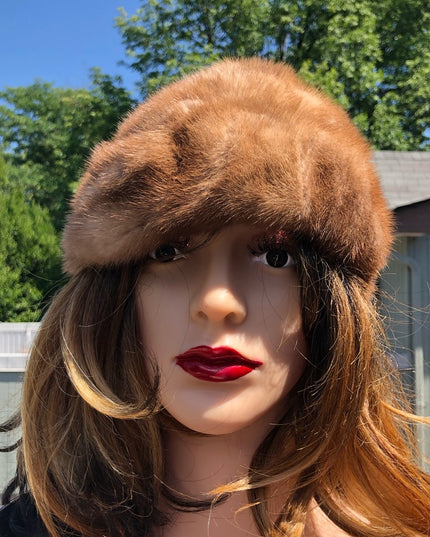 Vintage 1970s Simpsons Blond Mink fur hat 20”