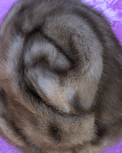 Vintage 1970s Simpsons Blond Mink fur hat 20”