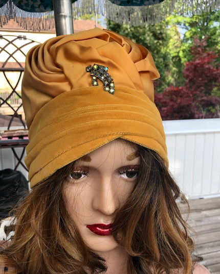 Vintage gold turban style felt velvet hat 1950s Glam