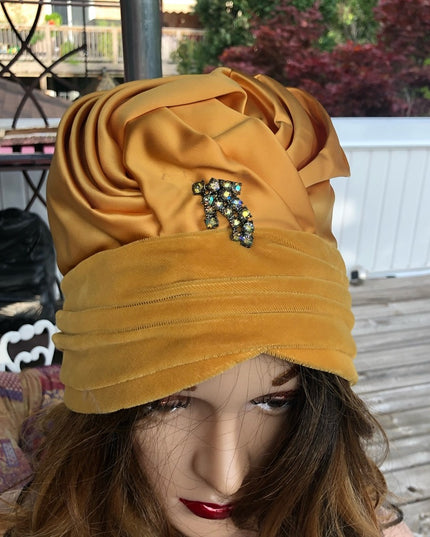 Vintage gold turban style felt velvet hat 1950s Glam