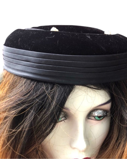 Vintage black velvet 1960s facinator hat