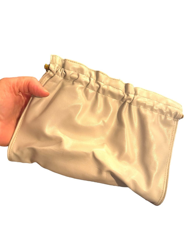 Elegant Vintage 1960s Cream Leather Kiss lock Clutch shoulder bag gold hardware