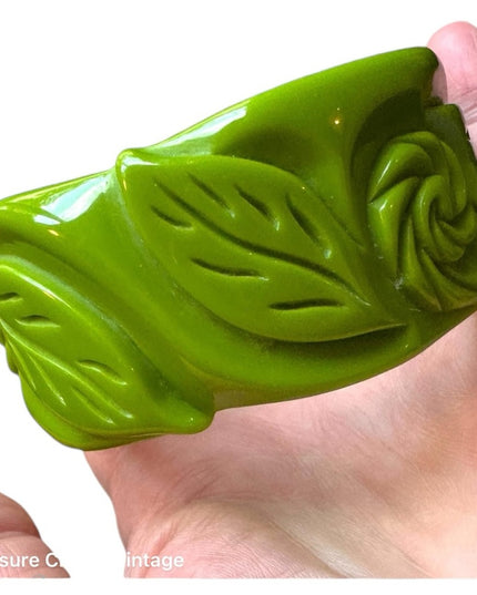 Vintage Mid Century 1950s Green Apple flower Bakelite Chunky bracelet.