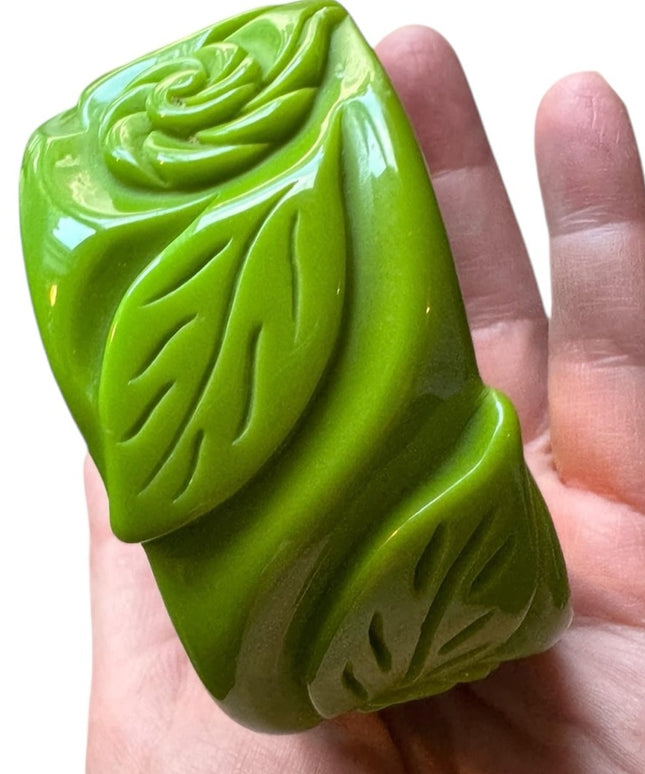 Vintage Mid Century 1950s Green Apple flower Bakelite Chunky bracelet.