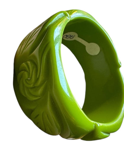 Vintage Mid Century 1950s Green Apple flower Bakelite Chunky bracelet.