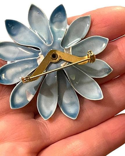 Vintage 1960s Blue daisey flower metal brooch enameled