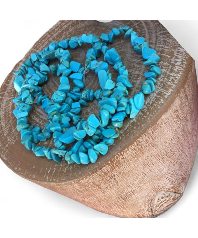 Vintage southwestern style turquoise chip necklace 34’