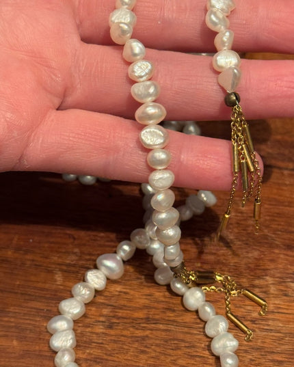 Elegant Lariat Style FW Pearl Necklace with Gold Fringe Accents