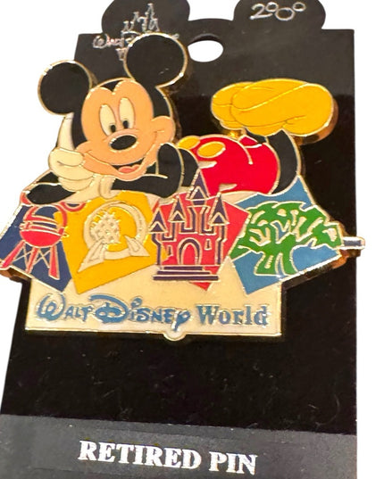 Disney Collectible LOT 5  Brooches / Pins  Saly & Pepper Shakers Magic Kingdom