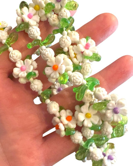 Floral Vintage Plastic Flowers 1960s/1970s Beaded Necklace