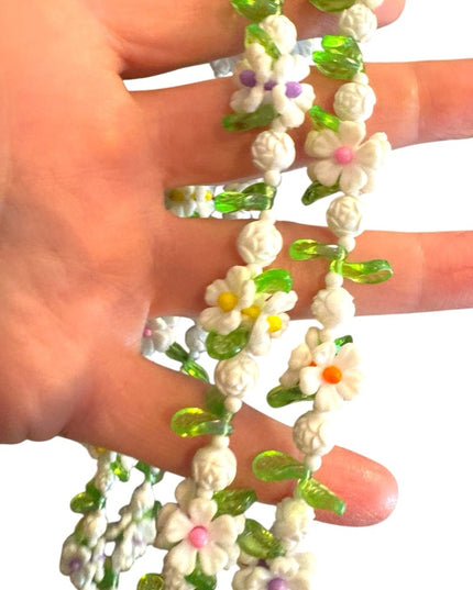 Floral Vintage Plastic Flowers 1960s/1970s Beaded Necklace