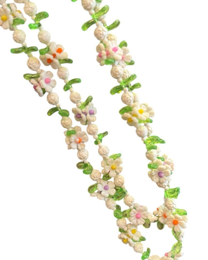 Floral Vintage Plastic Flowers 1960s/1970s Beaded Necklace