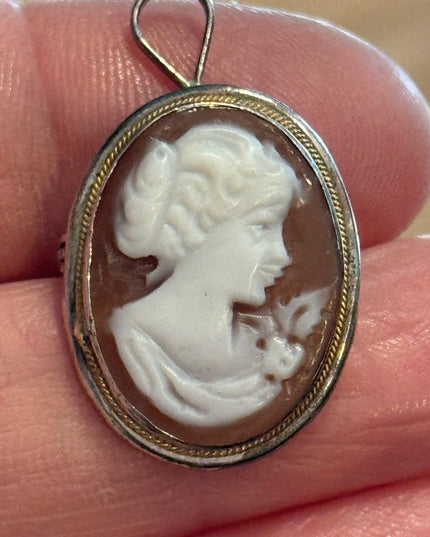 Elegant Vintage Sterling Silver 925  Carved ShellCameo Pendant