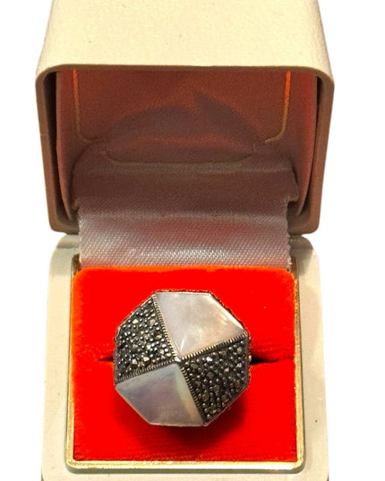 Elegant Vintage Mother of Pearl MOP Sterling Silver 925 Hematite Ring