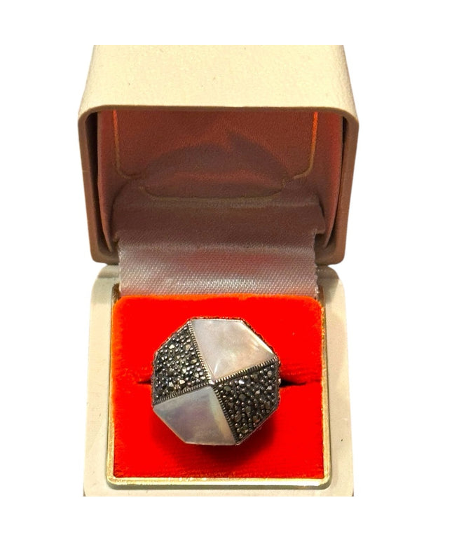 Elegant Vintage Mother of Pearl MOP Sterling Silver 925 Hematite Ring
