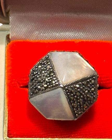 Elegant Vintage Mother of Pearl MOP Sterling Silver 925 Hematite Ring