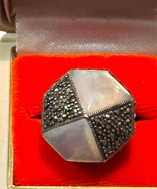 Elegant Vintage Mother of Pearl MOP Sterling Silver 925 Hematite Ring