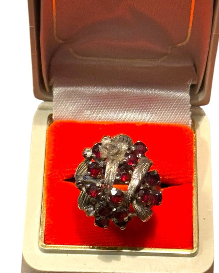 Elegant Silver Vintage and Garnet Women's Cluster  Ring