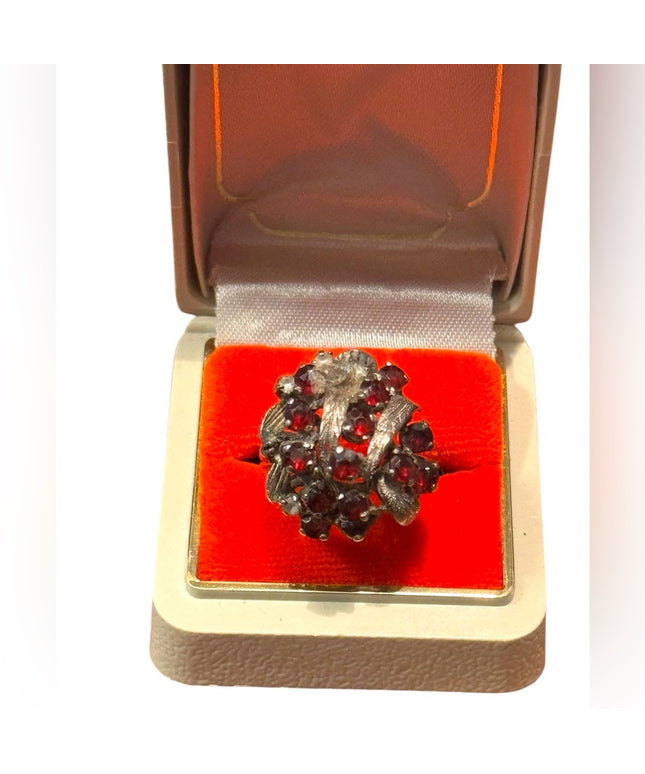 Elegant Silver Vintage and Garnet Women's Cluster  Ring