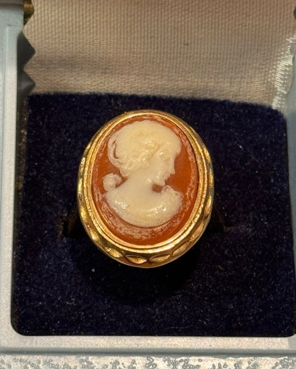Elegant Vintage Gold Finish Cameo Ring