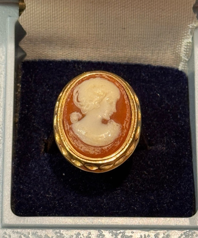Elegant Vintage Gold Finish Cameo Ring