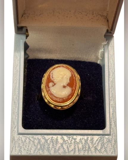 Elegant Vintage Gold Finish Cameo Ring