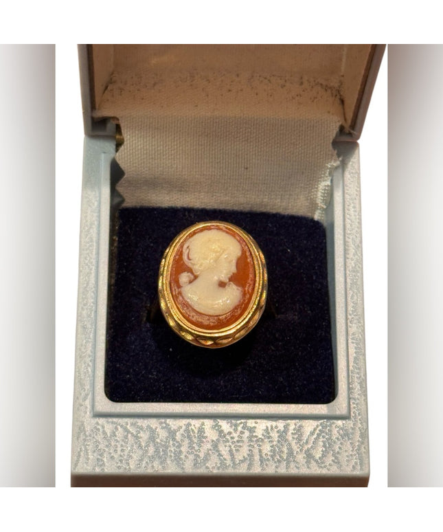 Elegant Vintage Gold Finish Cameo Ring